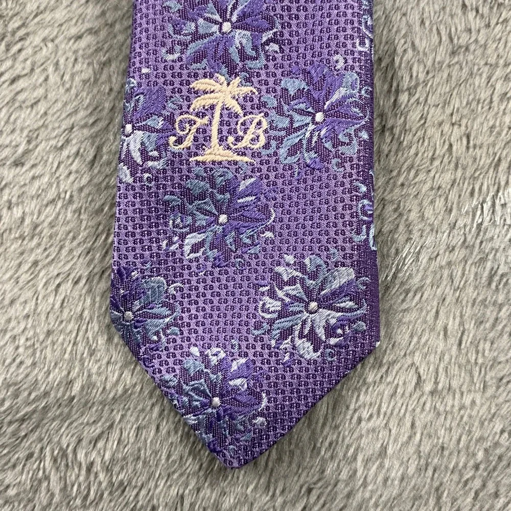 Tommy Bahama Tie Men OS Purple Floral Jacquard 100% Silk Made in Italy Hand Sewn